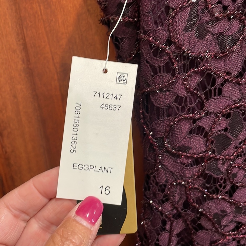 Women’s Dress - Picture 3 of 4